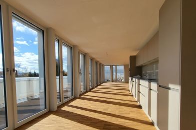 Attika-Wohnung und Büroräume zu vermieten